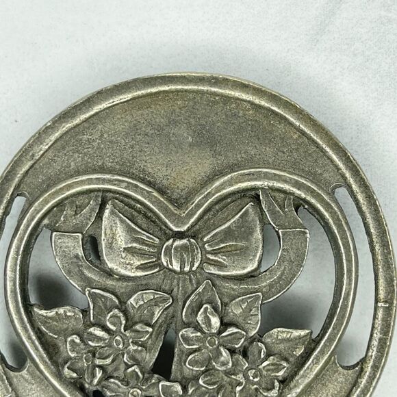 Olde Country Reproductions Small Pewter Heart Bow Flower Footed Trivet - Picture 8 of 11
